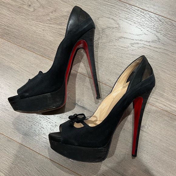 Christian Louboutin: 5 3/4 heel; size 38.5 - Picture 5 of 6